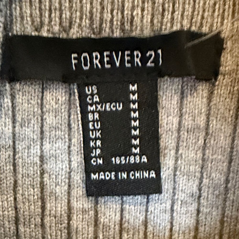 Forever 21 Crop Deep V Neck Long Sleeve Pullover Cross Wrap Sweater. Medium Gray - Picture 4 of 6